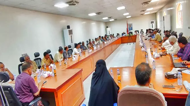 تنفيذي شبوة يوجه بتشكيل لجنة للحد من انتشار اللاجئين الأفارقة